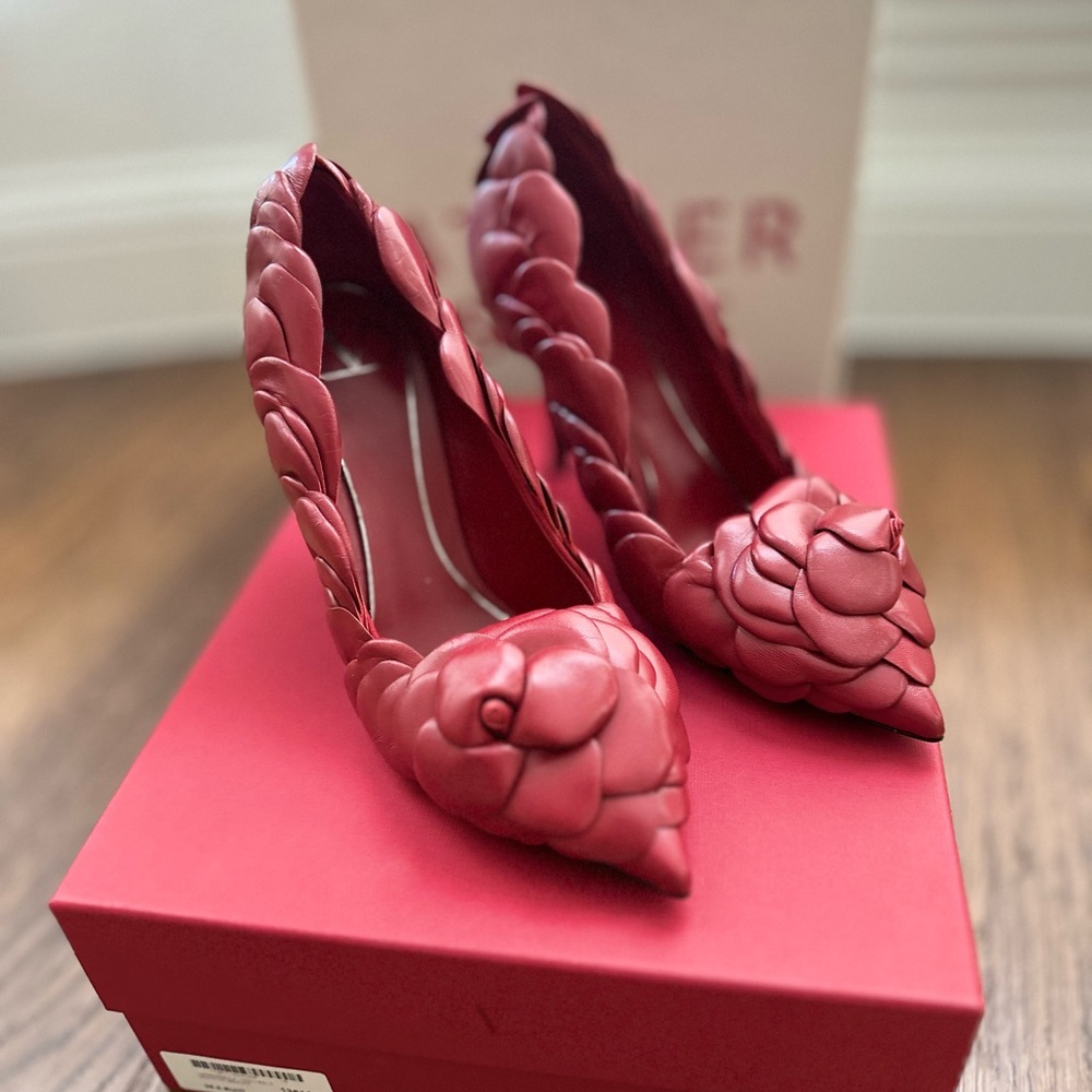 VALENTINO GARAVANI Floral Leather Stiletto Pumps- LIKE NEW